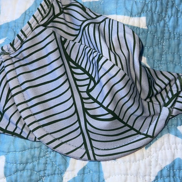 Coconut Ave. Underwire Bikini Top M - Picture 2 of 4